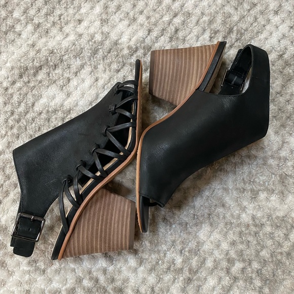 Vince Camuto Like New Condition~only worn 1 time. - Picture 4 of 9